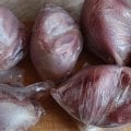 Домашние перепёлки и зелень