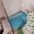Вот это все делают доярки ,плюс кормят и убирают у телят .А скотники посыпают опилками и скребут